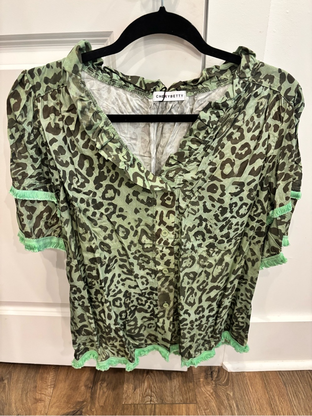 Cherry Betty Leopard Print Ruffle Neck Frayed Hem Top - Size Small New Shirt - Picture 7 of 12